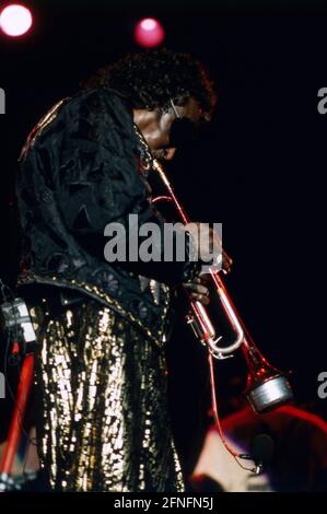 Miles Davis, amerikanischer Jazztrompeter, Flügelhornist, Komponist und bandleader, 1989. Miles Davis, trombettista jazz americano, suonatore, compositore e bandleader di Flughelhorn, 1989. Foto Stock