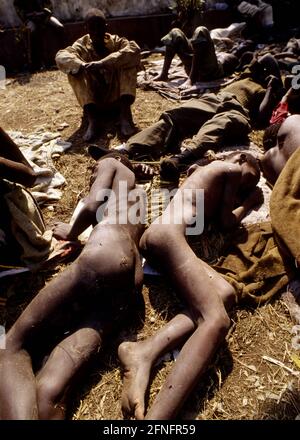 ZAIRE : i rifugiati ruandesi a Goma soffrono di colera , luglio 1994 [traduzione automatizzata] Foto Stock