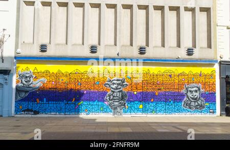 Impstrail murale a bordo su negozio di fronte. Foto Stock