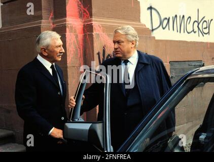 Mit Leib und Seele, ZDF, TV-Serie, 1990, Folge: Der schmale Weg, Szene: HANNES KAETNER, Günter STRACK. Mit Leib und Seele, serie TV ZDF, 1990, episodio: Der schmale Weg, scena: Hannes Kaetner, Günter Strack Foto Stock