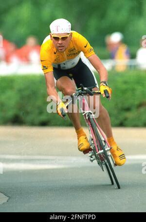 Tour de France 1997. Prova individuale Disneyland Paris Jan Ullrich azione nella maglia gialla su 26.07.1997 [traduzione automatica] Foto Stock