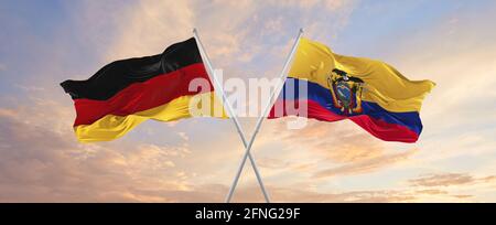 Bandiere della Germania e dell'Ecuador che ondeggiano nel vento contro i flagpoli contro il cielo con le nuvole nel giorno di sole. Simboleggiando la relazione, il dialogo tra due conti Foto Stock