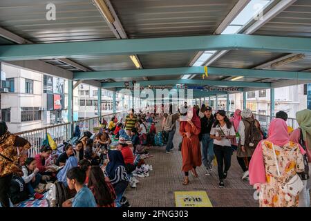 Hong Kong - Novembre, 2019: Donne, donne, soprattutto dalle filippine indonesia Cina continentale la domenica, la loro giornata di off a Hong Kong Foto Stock