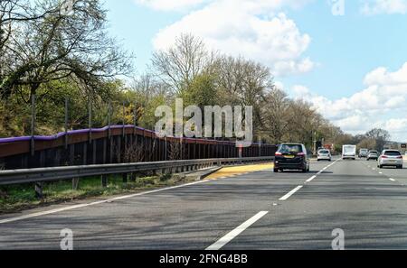 Una sosta di emergenza sulla sezione Smart del monitor M3 Autostrada in Surrey Regno Unito Foto Stock