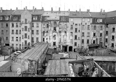 Stati federali / Sassonia / inizio 1990 Leipzig-Volkmarsdorf: Quartiere dei lavoratori, i funzionari della RDT volevano demolire Edlichstrasse // Città Vecchia / decadimento / sviluppo urbano / abitazioni / GDR [traduzione automatizzata] Foto Stock