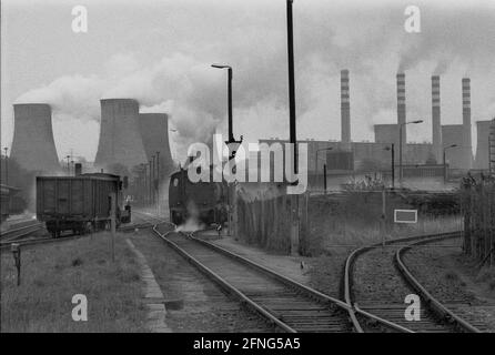 Sassonia / industria / GDR / 15.4.1991 Hirschfelde, centrale elettrica e impianto di Leuna, i lavoratori la chiamano al giorno // lavoro / unità / Treuhand / GDR Economia / Stati federali [traduzione automatizzata] Foto Stock