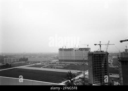 Molti nuovi appartamenti sono in costruzione presso l'Arabella Park di Monaco. [traduzione automatizzata] Foto Stock