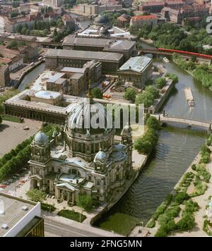 Berlino-Città / Mitte / 14.5.1993 Unter den Linden: Di fronte alla Cattedrale di Berlino, sopra l'Isola dei Musei // Musei / viste aeree / distretti [traduzione automatizzata] Foto Stock