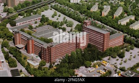 Berlino-Città / distretti / 1995 Spandau, fabbrica Siemens Werner, a destra la Nonnendamallee, a sinistra la S-Bahn // Fotografia aerea / industria / Storia / *** Local Caption *** [traduzione automatizzata] Foto Stock