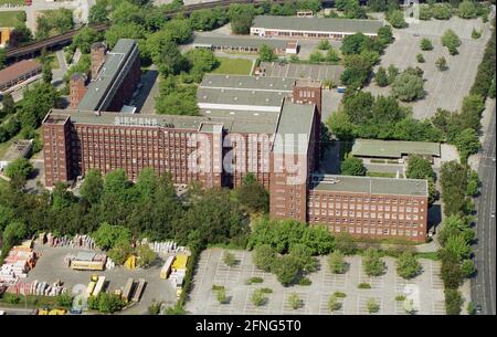 Berlino-Città / distretti / 1995 Spandau, fabbrica Siemens Werner, a destra la Nonnendamallee, a sinistra la S-Bahn // Fotografia aerea / industria / Storia / *** Local Caption *** [traduzione automatizzata] Foto Stock