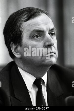 Germania, Bonn, 05.07.1989. Archivio n.: 06-54-05 Visita del Vice Presidente del Consiglio dei Ministri e Ministro per la protezione dell'ambiente e la gestione delle acque della Repubblica democratica tedesca Foto: Ministro federale dell'ambiente Klaus Töpfer [traduzione automatizzata] Foto Stock