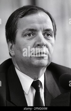 Germania, Bonn, 05.07.1989. Archivio n.: 06-53-06 Visita del Vice Presidente del Consiglio dei Ministri e Ministro per la protezione dell'ambiente e la gestione delle acque della Repubblica democratica tedesca Foto: Ministro federale dell'ambiente Klaus Töpfer [traduzione automatizzata] Foto Stock