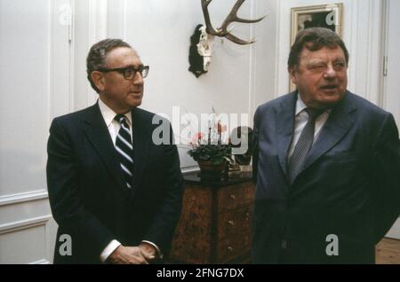 Henry Alfred Kissinger, ex Segretario di Stato degli Stati Uniti, e Franz Josef Strauß, primo Ministro della Baviera, al Prin-Carl-Palais, residenza ufficiale del primo Ministro di Monaco. [traduzione automatizzata] Foto Stock