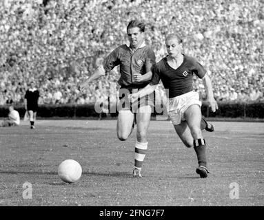 Finale 1. FC Köln-Hamburger SV 2:3/25.06.1960. Sinistra Leo Wilden Köln [traduzione automatica] Foto Stock