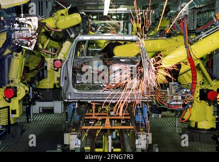 DEU , DEUTSCHLAND : produzione dell'Opel Astra presso lo stabilimento di Bochum , settembre 1998 [traduzione automatizzata] Foto Stock