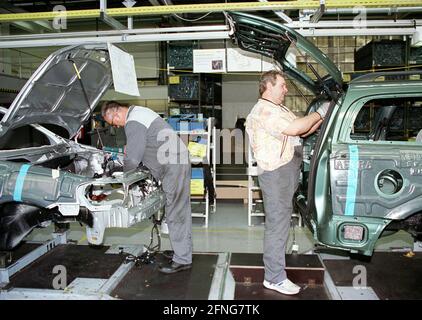 DEU , DEUTSCHLAND : produzione dell'Opel Astra presso lo stabilimento di Bochum , settembre 1998 [traduzione automatizzata] Foto Stock