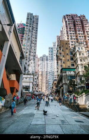 Hong Kong - Novembre, 2019: Persone che camminano per strada a Hong Kong Foto Stock