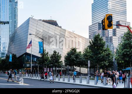 New York City, USA - 19 giugno 2018: Vista all'aperto del National September 11 Memorial and Museum Foto Stock