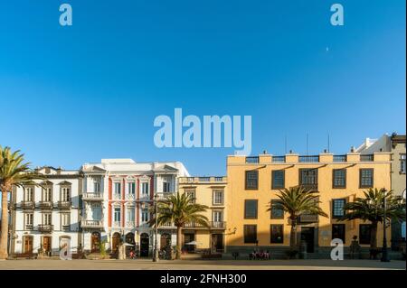 LAS PALMAS, ISOLE CANARIE - SEPTEMER 21, 2012. Piazza e cattedrale di Santa Ana. È la sede della diocesi delle Canarie nella Chiesa cattolica romana Foto Stock