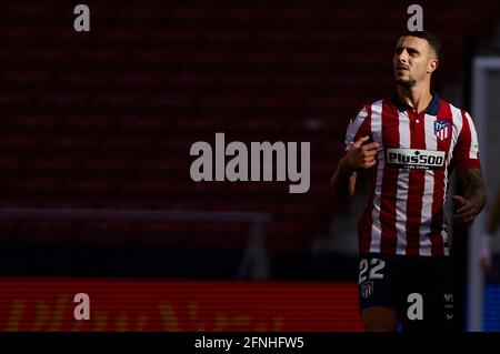 Madrid, Spagna. 16 maggio 2021. Mario Hermoso (Atletico de Madrid) Visto durante la partita la Liga del round 36 tra Atletico Madrid e CA Osasuna allo stadio Wanda Metropolitano.gli stadi sportivi di tutta la Spagna rimangono soggetti a rigorose restrizioni a causa del Pandemic di Coronavirus, in quanto le leggi governative sulla distanza sociale vietano i fan all'interno dei locali, con la conseguenza di giocare a porte chiuse. Punteggio finale; Atletico Madrid 2:1 CA Osasuna. Credit: SOPA Images Limited/Alamy Live News Foto Stock