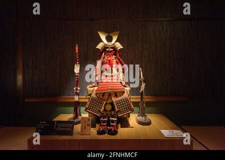 Tokyo, Giappone - 12 gennaio 2016: Le armi Samurai e le spade samurai sono esposte nel Museo Samurai di Kabukicho Shinjuku-ku, Tokyo - Giappone Foto Stock