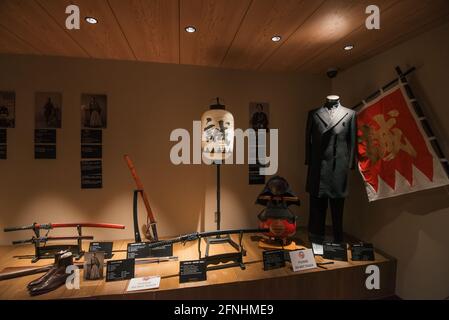 Tokyo, Giappone - 12 gennaio 2016: Le armi Samurai e le spade samurai sono esposte nel Museo Samurai di Kabukicho Shinjuku-ku, Tokyo - Giappone Foto Stock