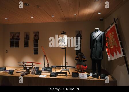 Tokyo, Giappone - 12 gennaio 2016: Le armi Samurai e le spade samurai sono esposte nel Museo Samurai di Kabukicho Shinjuku-ku, Tokyo - Giappone Foto Stock