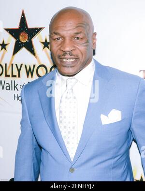 25 ottobre 2016, Hollywood, California, USA: Mike Tyson partecipa al Hollywood Walk of Fame Honours. (Immagine di credito: © Billy Bendight/ZUMA Wire) Foto Stock