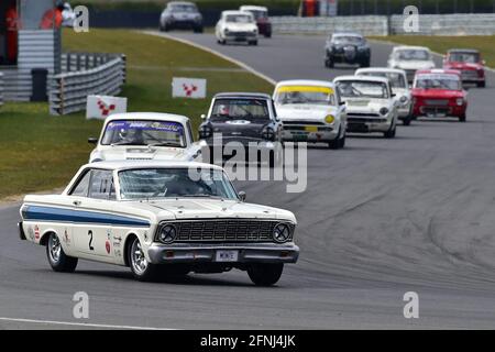 In testa alla Senna Straight, Dan Williamson, Ford Falcon, Historic Touring Car Championship, Historic Sports Car Club, HSCC, Jim Russell Trophy Me Foto Stock