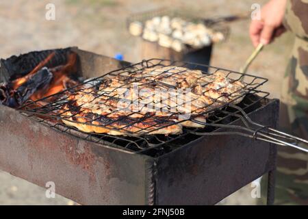 Il maiale marinato alla griglia in estate Foto Stock