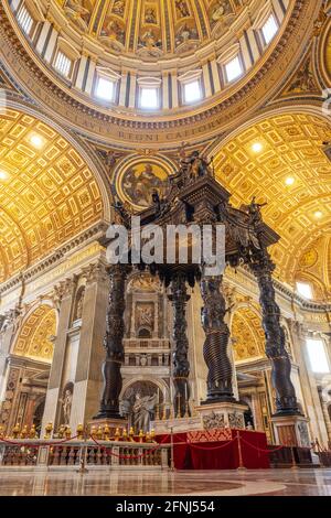 Vista interna della Basilica di San Pietro a Roma. Foto Stock