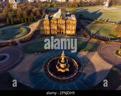 People's Palace & The Doulton Fountain, Glasgow Green, Glasgow, Scozia, Regno Unito Foto Stock
