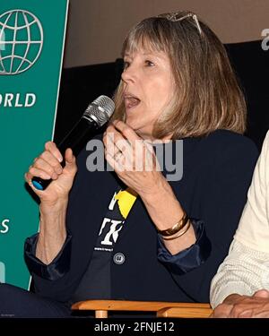 27 aprile 2016, Hollywood, California, USA: Mimi Kennedy partecipa alla prima del Festival cinematografico dell'era atomica di ''l'uomo che ha salvato il mondo' (immagine di credito: © Billy Bendnight/ZUMA Wire) Foto Stock