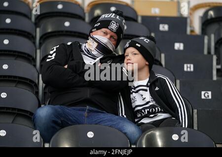 Una vista generale dei tifosi all'interno del terreno prima della partita della Betfred Super League al KCOM Stadium, Hull. Data immagine: Lunedì 17 maggio 2021. Foto Stock