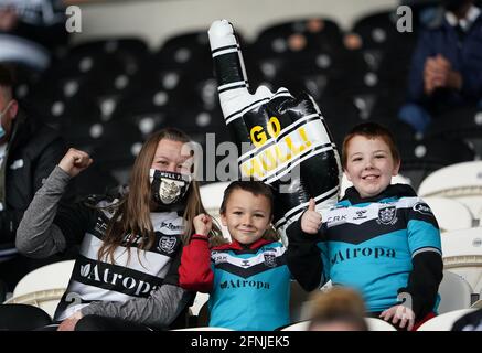 Una vista generale dei tifosi all'interno del terreno prima della partita della Betfred Super League al KCOM Stadium, Hull. Data immagine: Lunedì 17 maggio 2021. Foto Stock