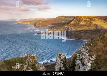 Alba sulla testa di Sant'Aldhelm e sulla Jurassic Coast, Dorset, Inghilterra, Regno Unito Foto Stock