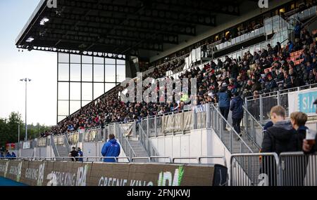 LONDRA, REGNO UNITO. IL 17 MAGGIO una folla di tifosi torna allo sport professionale in Inghilterra durante il Greene King IPA Championship match tra Saracens e Ampthill & District ad Allianz Park, Londra, lunedì 17 maggio 2021. (Credit: Tom West | MI News) Credit: MI News & Sport /Alamy Live News Foto Stock