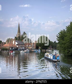 Barca stretta sul Tamigi Abingdon, Oxfordshire Foto Stock