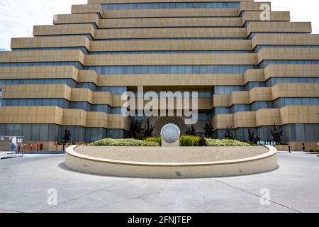 Edificio del Dipartimento dei servizi generali della California di Ziggurat a Sacramento California Stati Uniti Foto Stock