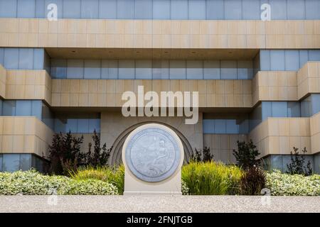 Edificio del Dipartimento dei servizi generali della California di Ziggurat a Sacramento California Stati Uniti Foto Stock