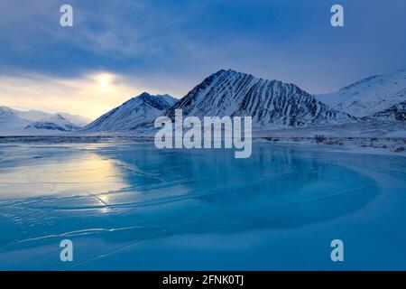 Atigun Frozen River, Brooks Range, Alaska Foto Stock