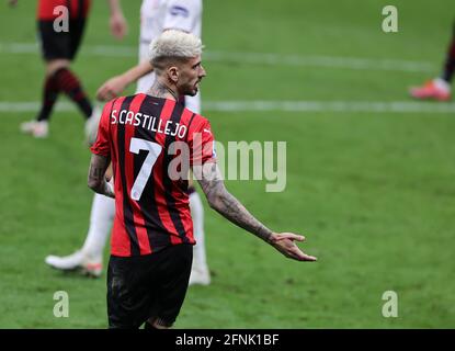 Milano, Italia. 16 maggio 2021. SAMU Castillejo dell'AC Milan reagisce durante la Serie A 2020/21 tra AC Milan e Cagliari Calcio allo stadio Giuseppe Meazza.(Punteggio finale; AC Milan 0 - 0 Cagliari Calcio) (Foto di Fabrizio Carabelli/SOPA Images/Sipa USA) Credit: Sipa USA/Alamy Live News Foto Stock