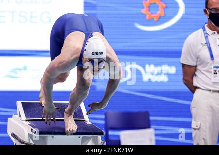 Budapest, Ungheria. 17 maggio 2021. BUDAPEST, UNGHERIA - MAGGIO 17: Tessa Giele dei Paesi Bassi in gara al Campionato europeo di Aquatica femminile 100m Butterfly in occasione del LEN European Aquatics Championships Nuoto alla Duna Arena il 17 maggio 2021 a Budapest, Ungheria (Foto di Marcel ter Bals/Orange Pictures) Credit: Orange Pics BV/Alamy Live News Credit: Orange Pics BV/Alamy Live News Foto Stock