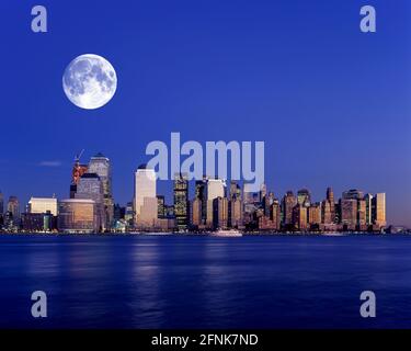 2004 SKYLINE DEL CENTRO STORICO DI MANHATTAN NEW YORK CITTÀ STATI UNITI Foto Stock