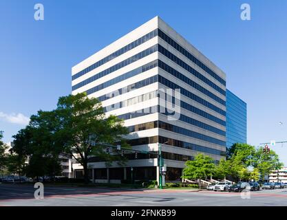 CHATTANOOGA, TN, USA-7 MAGGIO 2021: L'edificio UBS, in primavera, su MLK Blvd. Foto Stock