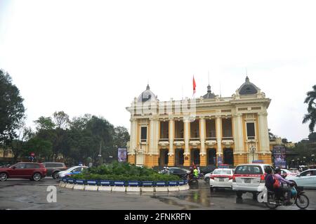 Edificio classico, antico e moderno, Teatro dell'Opera di Hanoi o Nha Hat LON Grand Opera House per i vietnamiti e i viaggiatori stranieri Visita di viaggio a Trang T. Foto Stock