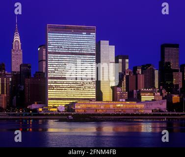 2005 EDIFICIO STORICO DELLE NAZIONI UNITE (©OSCAR NIEMEYER 1952)SKYLINE DI MIDTOWN EAST RIVER MANHATTAN NEW YORK CITY STATI UNITI Foto Stock