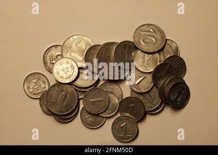 mucchio di monete della ddr Foto Stock