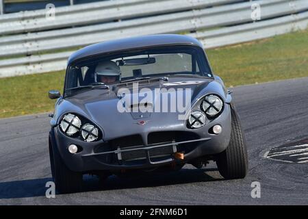 David Lloyd, Jensen CV8, Historic Touring Car Championship, Historic Sports Car Club, HSCC, Jim Russell Trophy Meeting, aprile 2021, Snetterton, Norfol Foto Stock