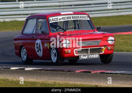 Basta un pizzico di sollevatore a ruote anteriori, Steve Platts, Singer Chamois, Historic Touring Car Championship, Historic Sports Car Club, HSCC, Jim Russell Trophy M. Foto Stock